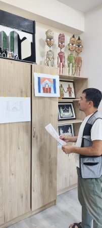 Yangi spektakl yaratilishi jarayonlaridan foto lavhalar