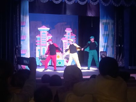 Teatrimizda "Svetafor" nomli spektakli namoyish etildi.