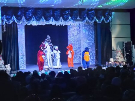 Yangi yil tomoshasi.