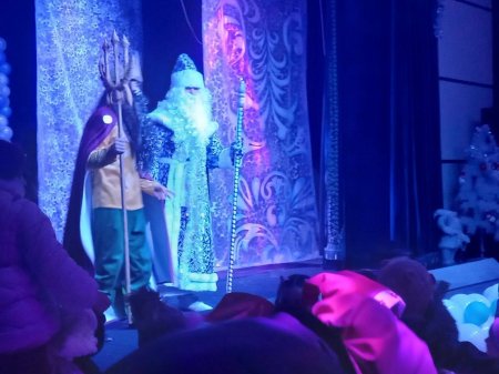 Namotish etilayotgan Yangi yil tomoshanidan lavhalar