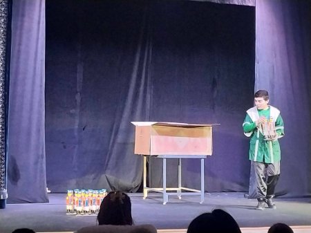 Bugun namoyish etilgan "Mardona do'stlik" spektaklidan foto lavhalar