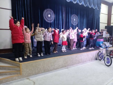 16-fevral kuni Qarshi shahar Mental maktabidan tashrif buyurgan bolajonlarga "Mardona do'stlik" spektaklimiz namoyish etildi