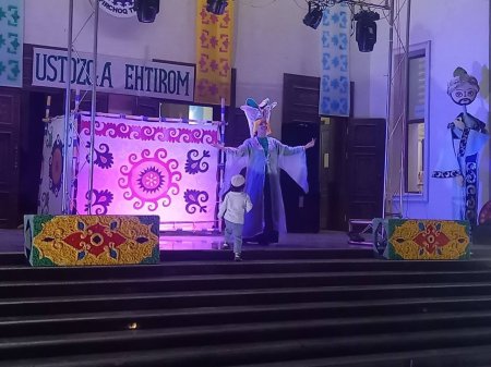 Teatrimizda �Ustozga ehtirom� nomli shou dasturi bo'lib o'tdi.