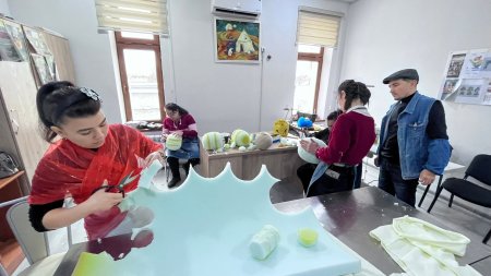 �Kedi ila Fare� (�Mushuk va Sichqon�) spektakli ustida ijodiy jarayonlar qizg�in davom etmoqda.