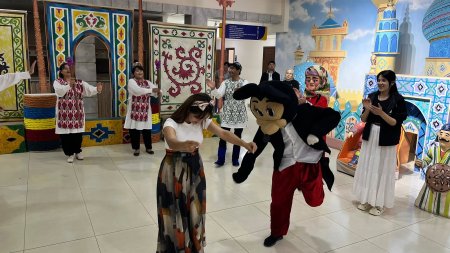 Navoiy viloyati qo�g�irchoq teatri Qashqadaryoga gastrol safar bilan tashrif buyurdi.